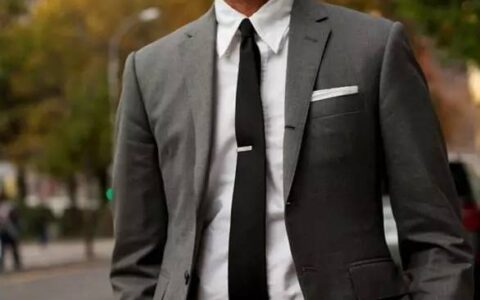 领带夹的作用和用途有哪些（领带夹的正确佩戴位置）