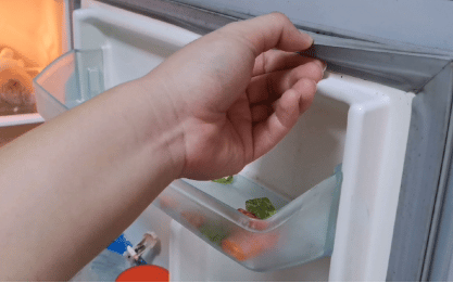 冰箱保鲜结冰是什么原因导致的（教你几招解决家里冰箱容易结冰问题） 3