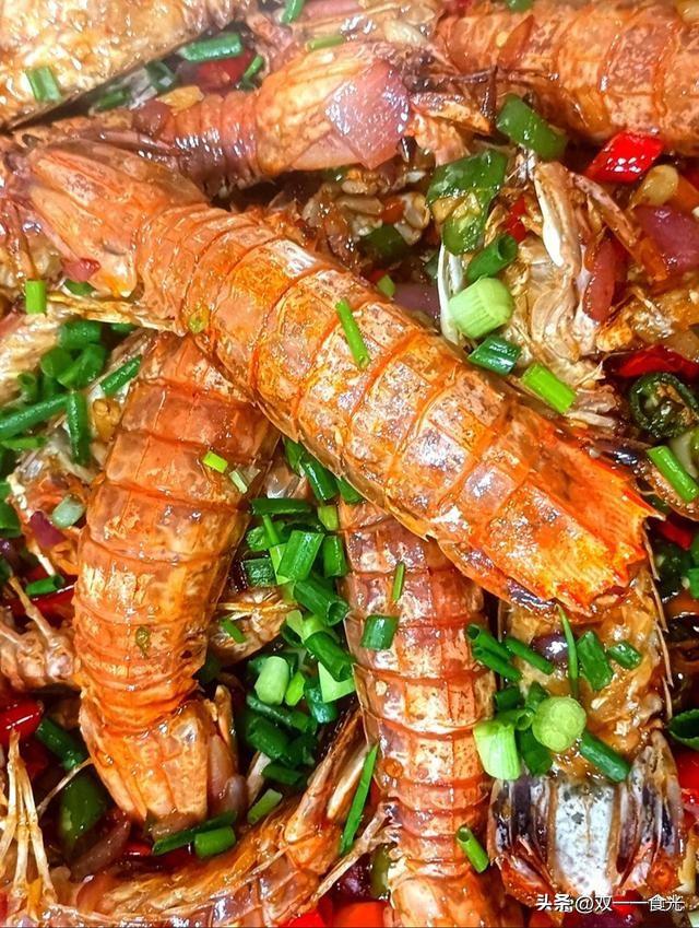 皮皮虾怎么做好吃（简单好吃的家常椒盐皮皮虾做法教程） 1