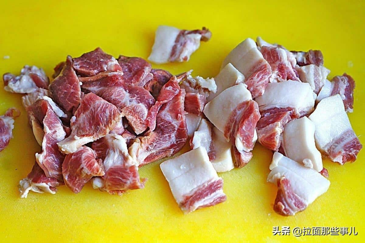 肉丸子的家常做法简单又好吃（家常自制猪牛肉丸做法不散窍门和配料） 3