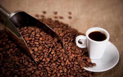 咖啡的功效与作用及副作用（减肥速溶咖啡的好处和坏处）