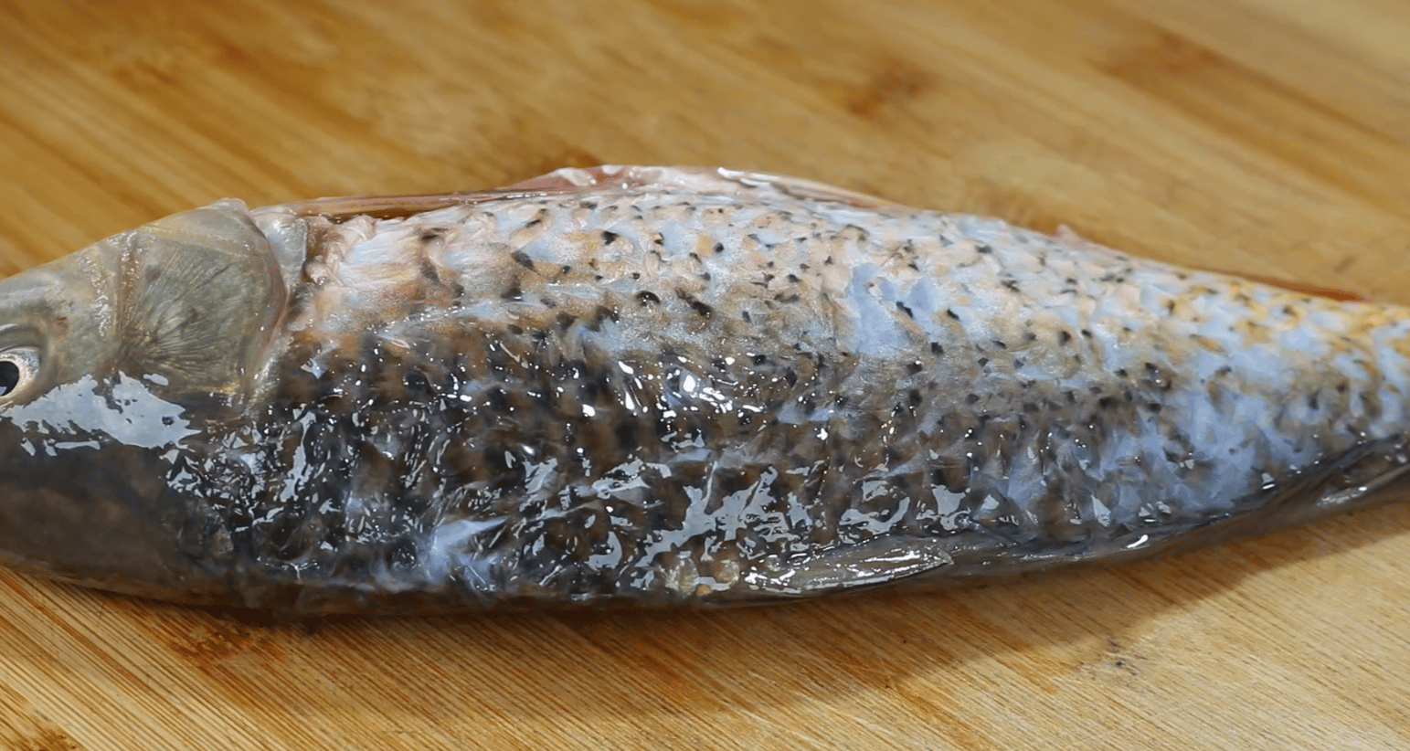 新鲜草鱼怎么做好吃家常做法大全（简单红烧清炖不腥肉嫩制作流程） 1
