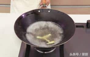 白灼基围虾的做法及蘸料配方（几分钟即可完成的简单家常嫩肉白灼基围虾做法大全） 9
