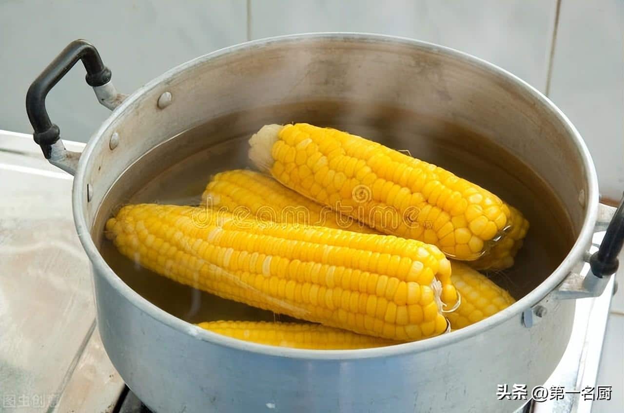玉米怎么煮好吃煮多长时间(又香又甜软糯的煮玉米方法小窍门） 7
