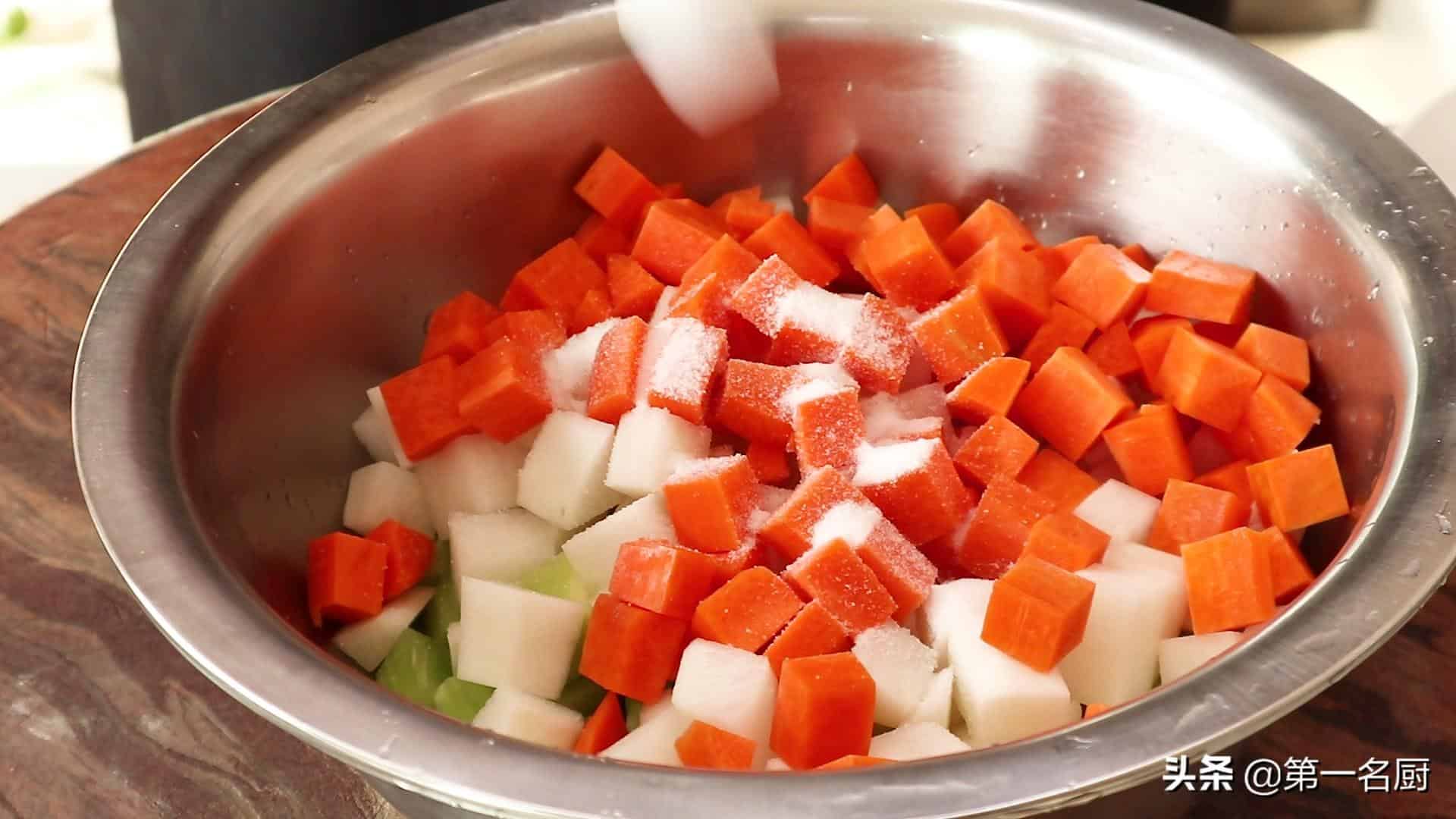泡菜的制作方法家用简单（正宗家庭版四川酸辣白菜萝卜第一次盐水腌制方法及配料） 7