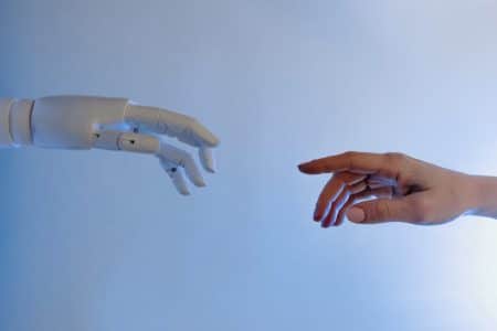 诺贝尔经济学奖得主：AI 聊天机器人可以帮人类实现“上四休三”