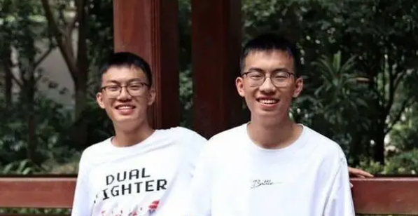 双胞胎兄弟2023年高考同考688分，神奇